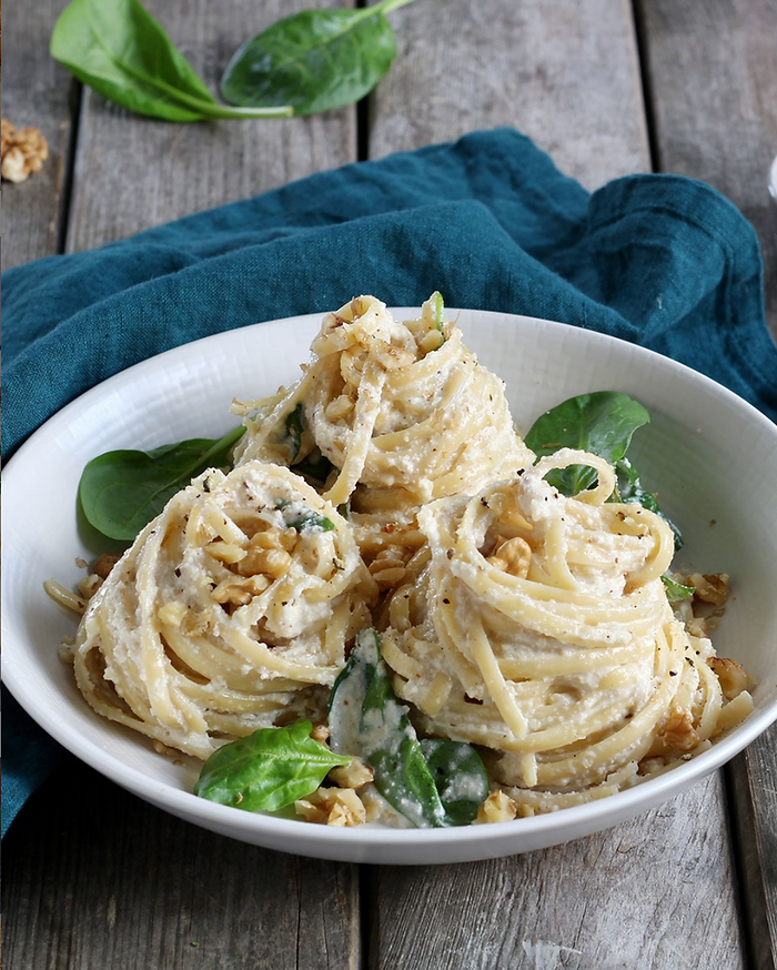 Linguine aux noix et pousses d'épinards